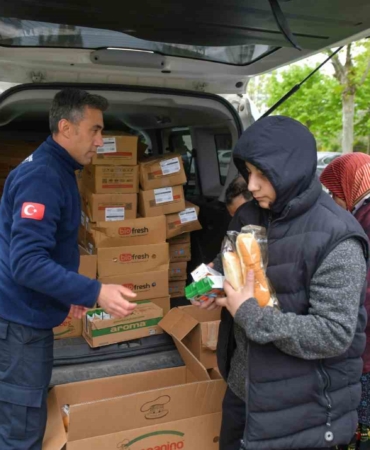 Esenyurt Belediyesi’nden vatandaşlara tam destek sürüyor