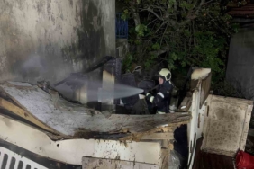 Kömürlükte çıkan yangın itfaiyeyi harekete geçirdi