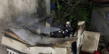 Kömürlükte çıkan yangın itfaiyeyi harekete geçirdi