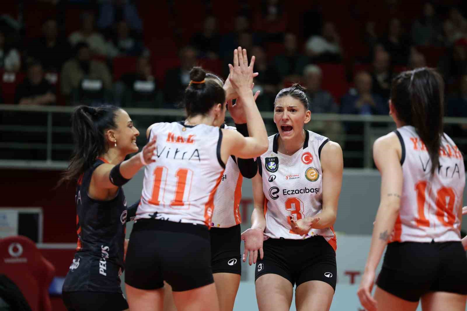 Eczacıbaşı Dynavit, ligi üçüncü sırada tamamladı