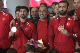 Grekoromen Güreş Milli Takımı yurda döndü