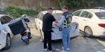 Kağıthane’de trafiğe tehlikeye düşüren motosiklet sürücüsüne cezai işlem uygulandı