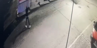 Önce etrafı kolaçan etti sonra iş yerine kurşun yağdırdı