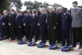 Çanakkale Kara Savaşları’nın yıl dönümünde Fransız ve İngiliz anıtlarında tören düzenlendi