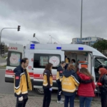 Yaya geçidinde anne ve bebeğine otomobil çarptı