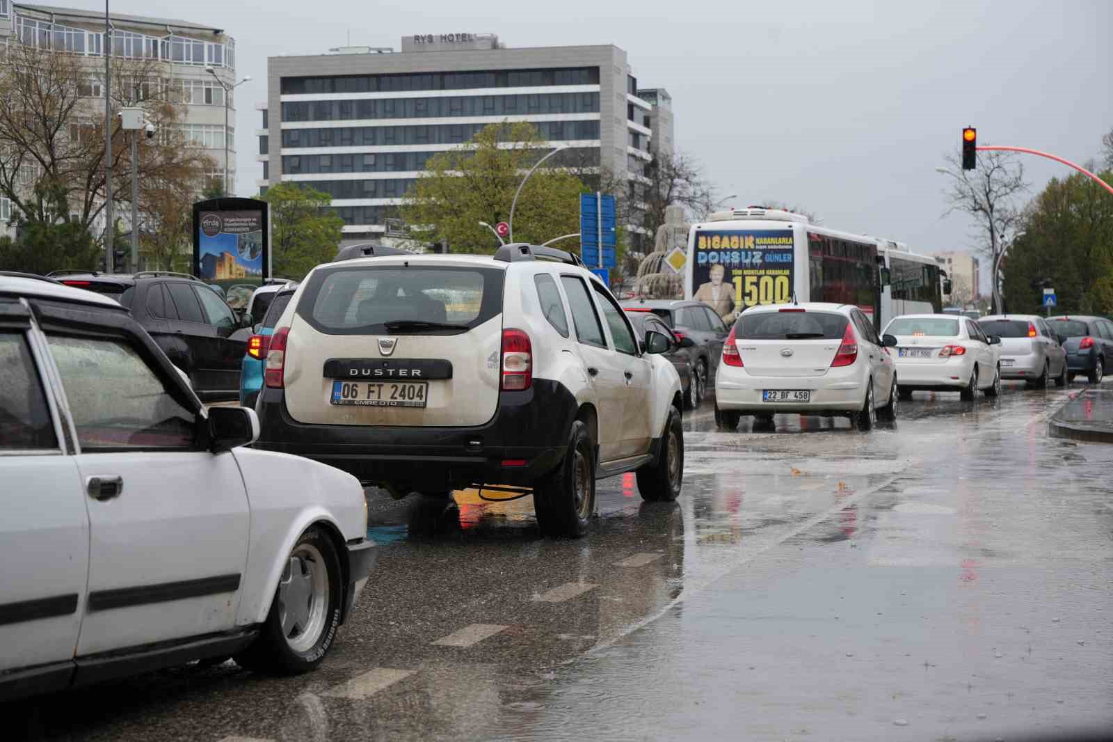 Edirne’de sağanak yağış etkili oldu