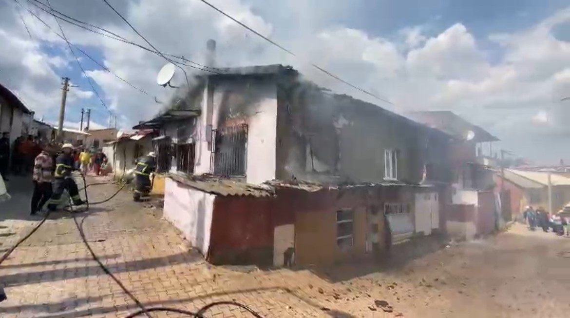 Biga’da ev yangını