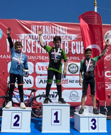Sakaryalı sporcu parkurda Türkiye’nin adını ‘şampiyon’ yazdırdı