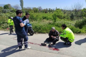 Bursa’da kamyonetle çarpışan motosikletteki çift yaralandı