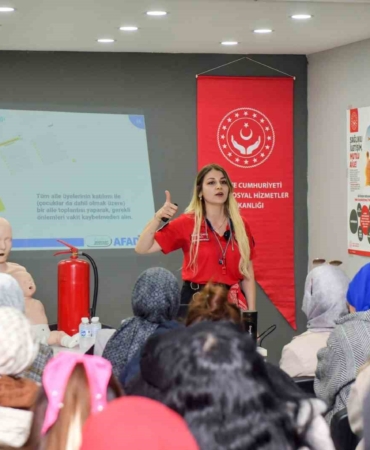 Esenyurt Belediyesi’nden kadınlara Afet Bilinci Eğitimi