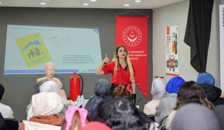Esenyurt Belediyesi’nden kadınlara Afet Bilinci Eğitimi