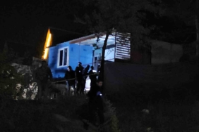 Kazara ateşlendiği öne sürülen tabancayla başından vurularak hayatını kaybetti