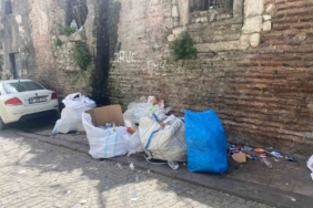 Fatih’te Acımusluk Sokağı Sarnıcı hurda ve kağıt deposu olarak kullanılıyor