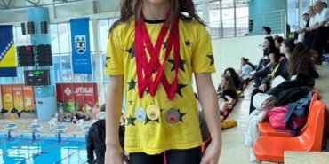 Asya yüzme şampiyonasından 4 madalya ile döndü