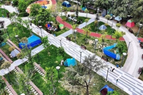 Vatandaşlar yeni güne park ve çadırlarda uyandı