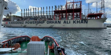 Yalova’da enerji gemisi demir sahasında karaya oturdu