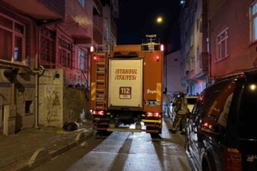 Esenler’de 4 katlı binanın çatısı alev alev yandı