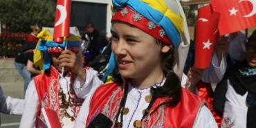 Büyükçekmece’de 23 Nisan coşkusu sokaklara taştı