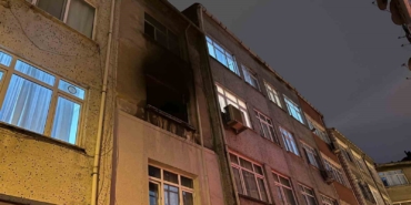Fatih’te 3 katlı binada yangın