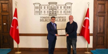 Her gün çöp topluyordu, Vali Aygöl teşekkür belgesi takdim etti