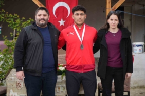 17 yaşında güreşte Edirne’nin gururu oldu