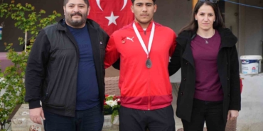 17 yaşında güreşte Edirne’nin gururu oldu
