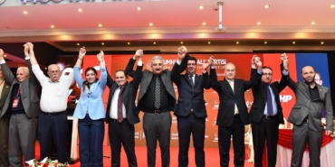 CHP Mustafakemalpaşa İlçe Kongeresi’nde Gökhan Demir güven tazeledi