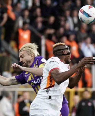 Trendyol Süper Lig: Eyüpspor: 0 - Galatasaray: 1 (İlk yarı)