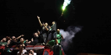 Futbolcular şampiyonluğu taraftara armağan etti