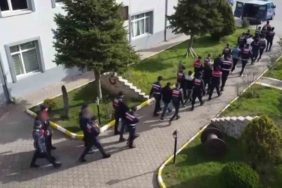 Kadın profilleri ile mesajlaştıkları kişilerin cinsel içerikli görüntülerini kaydedip 500 milyon TL’lik vurgun yapan çeteye darbe