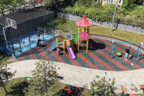 Gaziosmanpaşa’da parklar yenileniyor, çocukların yüzü gülüyor