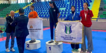 SUBÜ öğrencilerinden Taekwondo’da 3 madalya