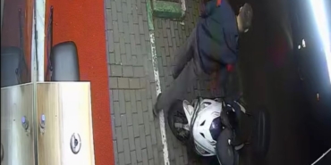 Markete girdi alışveriş yaptı, dışarı çıktı motosiklet çarptı