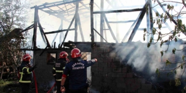Sakarya’da alevlere teslim olan samanlık küle döndü