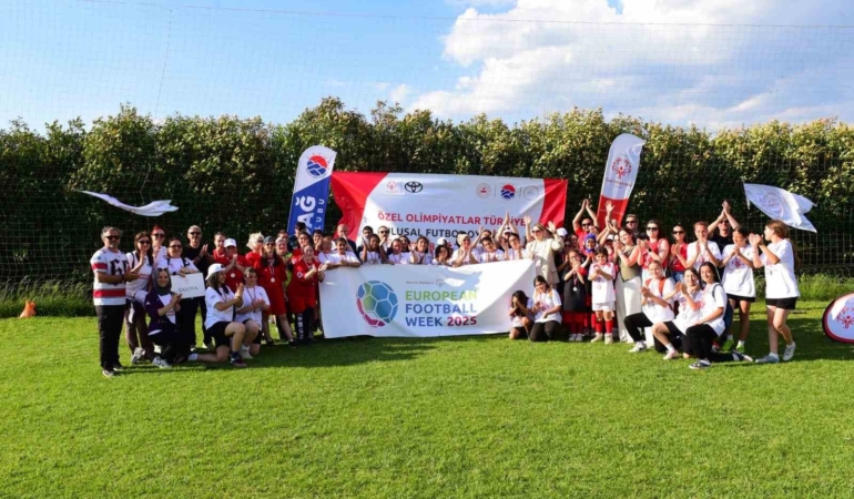 160 özel sporcu İzmir Bayındır’da yeşil sahada buluştu