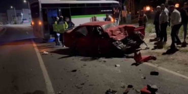 Tekirdağ’da otomobille minibüsün kafa kafaya çarpıştığı kaza kamerada: 1 ağır yaralı