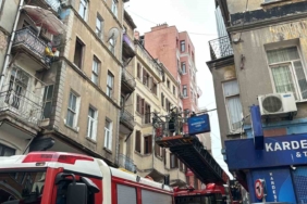 Beyoğlu’nda korkutan baca yangını