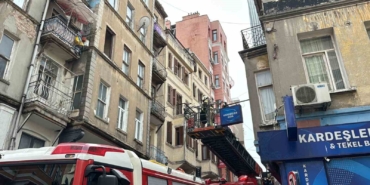 Beyoğlu’nda korkutan baca yangını