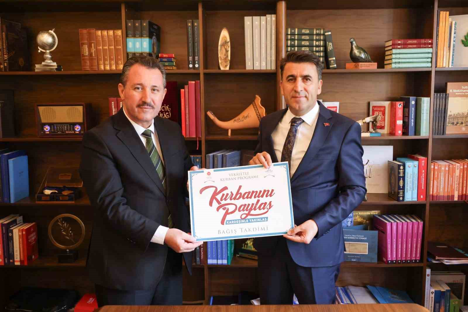 Vali Aygöl’den TDV’ye kurban bağışı