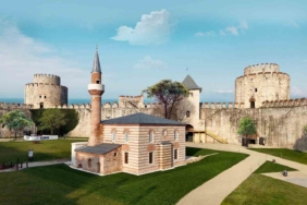 Yedikule Hisarı’nda ihya edilen Fatih Mescidi ibadete açıldı