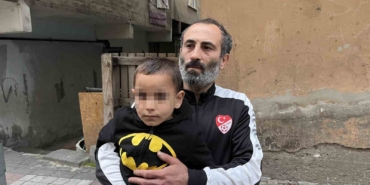 Bağcılar’da otomobil çarptığı çocuk yaralandı: O anlar kamerada