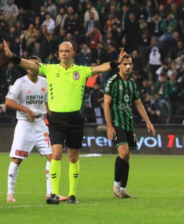 Kocaelispor en çok kartı Sakaryaspor maçında gördü