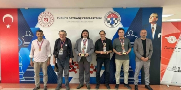 Satrançta gençler ve emektarlar kıyasıya mücadele etti