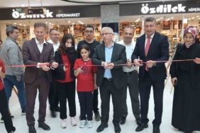 Ortaokul öğrencilerinden görsel sanatlar sergisi