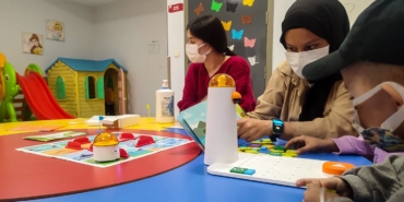 Kanser tedavisi gören çocuklarla buluştular