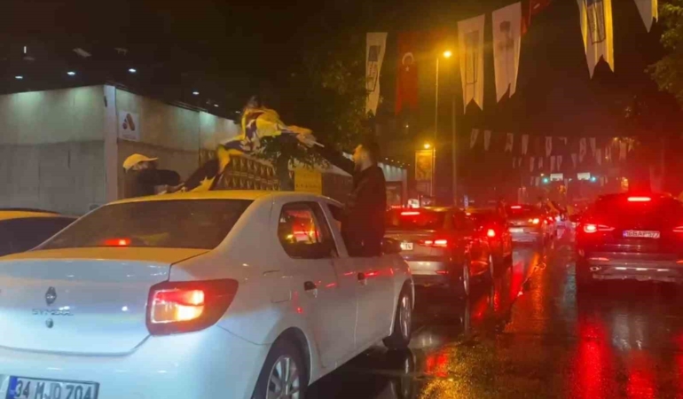 Fenerbahçe’nin Euroleague şampiyonluğu Bağdat Caddesi’ni bayram yerine çevirdi