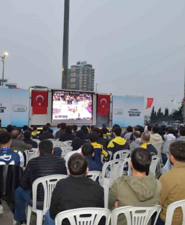 Esenyurt’ta final coşkusu: Fenerbahçe zaferi dev ekranda kutlandı