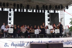8. Ayvalık Teferic Şenliklerinde türküler yankılandı
