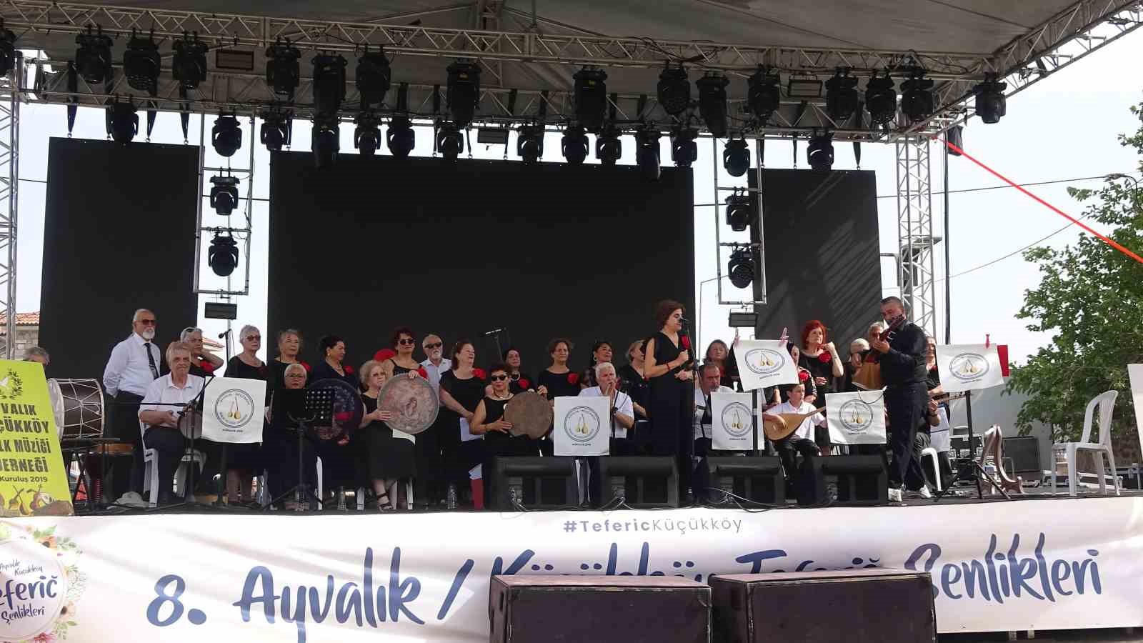 8. Ayvalık Teferic Şenliklerinde türküler yankılandı