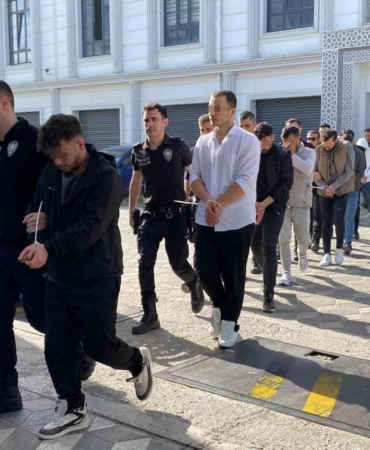 Sahte araç kiralama sitesiyle 122 kişi dolandırılmıştı: 52 şüpheli tutuklandı